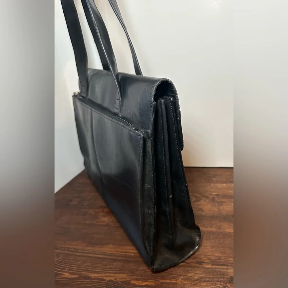 Kenneth‎ Cole Reaction Black Laptop Messenger Bag.